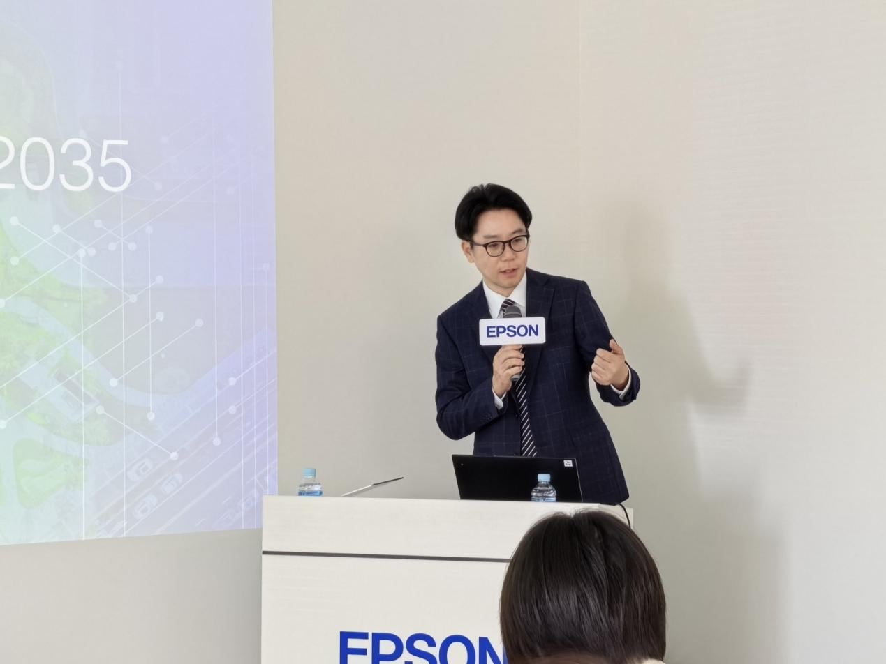 （精工爱普生公司董事、执行官，企业战略事业部总经理，先进机器人解决方案事业部首席运营官，视觉产品事业部首席运营官 吉野泰德）